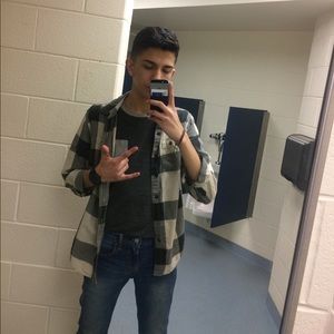 Meet your Posher, Tomas